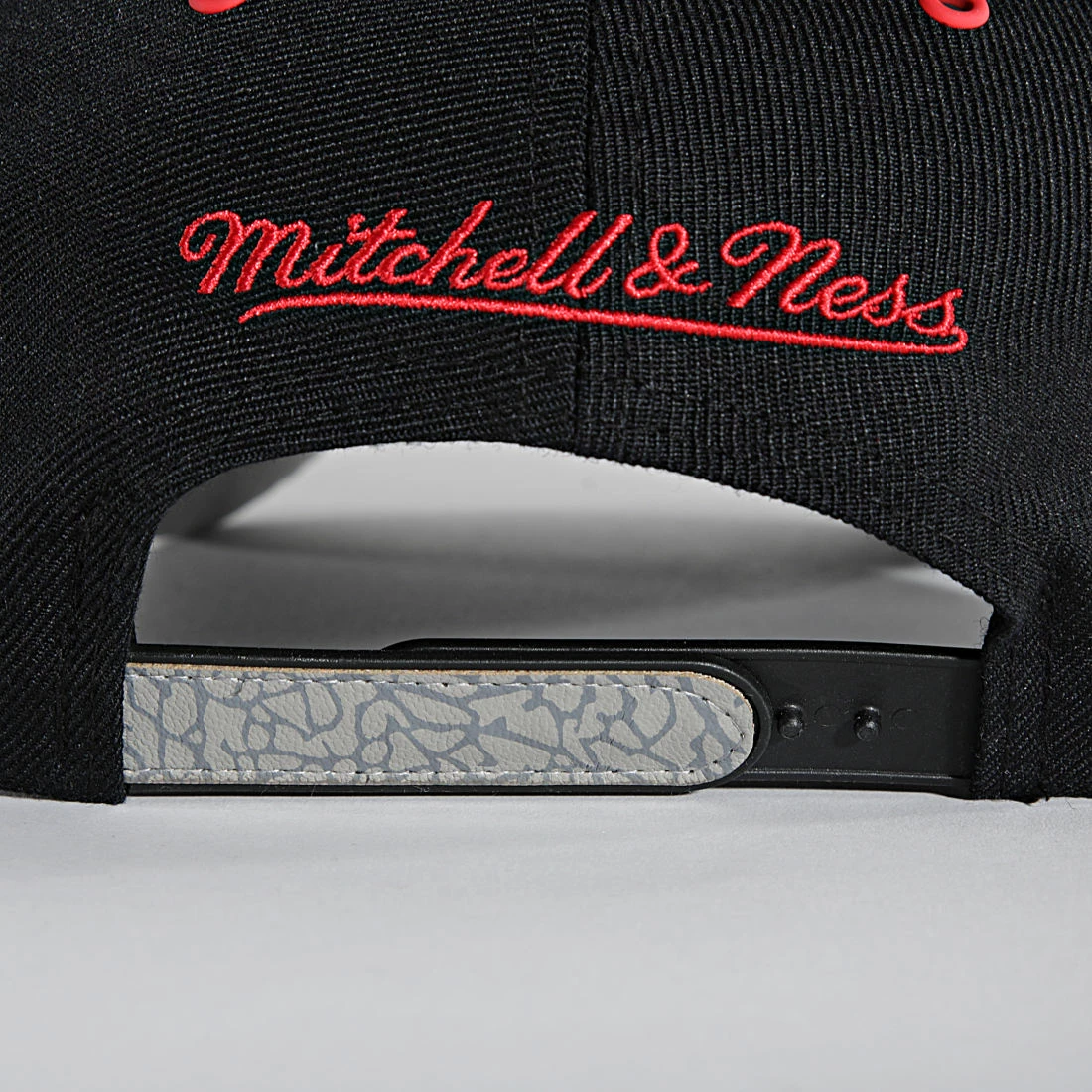 Top 10 🎁 Casquette Day 3 Snapback Chicago Bulls Noir de Mitchell and Ness ✔️ 6 Top 10 🎁 Casquette Day 3 Snapback Chicago Bulls Noir de Mitchell and Ness ✔️ – Image 4