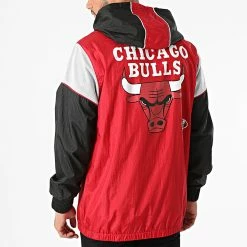 Meilleure vente 🤩 Coupe-Vent Col Zippé Chicago Bulls OJPO1038 Rouge Noir de Mitchell and Ness 😉 -Schott NYC Soldes mitchell and ness 285812 OJPO1038 CBU YYPPPSCAR 20210929T152422 04