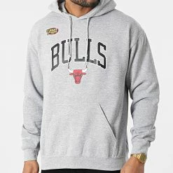 Bon marché 😉 Sweat Capuche Chicago Bulls Arch Gris Chiné de Mitchell and Ness 🔔 -Schott NYC Soldes mitchell and ness 299722 HDSSINTL104 CBU GREY 20220126T155909 03
