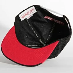 Offres 🌟 Casquette Snapback Day 5 Chicago Bulls Noir Rouge de Mitchell and Ness 😍 -Schott NYC Soldes mitchell and ness 303885 HHSS1102 CBU YYPPPBKRD 20220217T164410 03