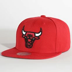 Vente flash 🎁 Casquette Snapback Team Ground 2 Chicago Bulls Rouge de Mitchell and Ness 🌟