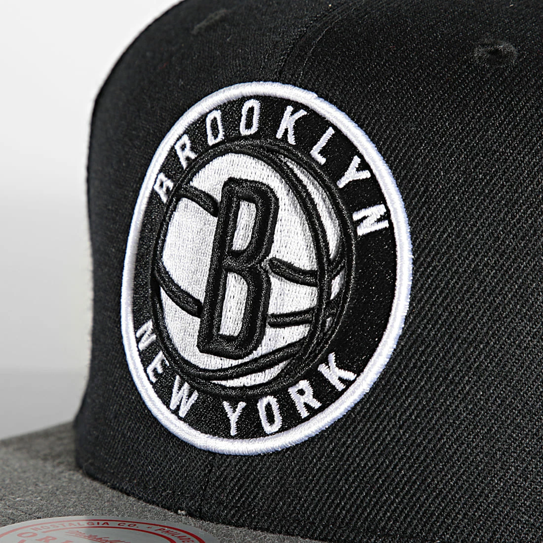 Meilleur prix ⭐ Casquette Snapback Team 2 Tone 2 Brooklyn Nets Noir de Mitchell and Ness 🤩 4 Meilleur prix ⭐ Casquette Snapback Team 2 Tone 2 Brooklyn Nets Noir de Mitchell and Ness 🤩 – Image 2