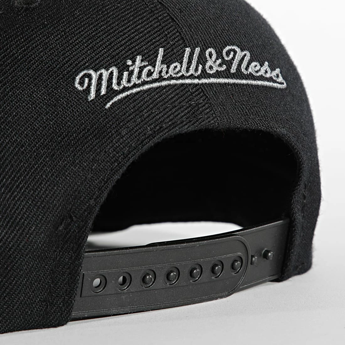 Meilleur prix ⭐ Casquette Snapback Team 2 Tone 2 Brooklyn Nets Noir de Mitchell and Ness 🤩 6 Meilleur prix ⭐ Casquette Snapback Team 2 Tone 2 Brooklyn Nets Noir de Mitchell and Ness 🤩 – Image 4