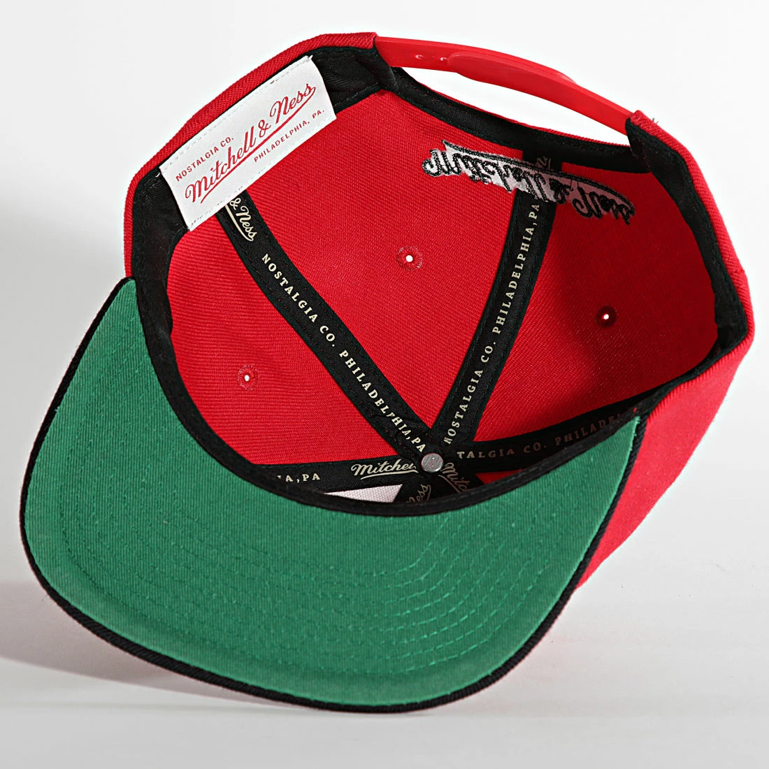 Budget ⌛ Casquette Snapback Team 2 Tone 2 Chicago Bulls Rouge de Mitchell and Ness 😍 6 Budget ⌛ Casquette Snapback Team 2 Tone 2 Chicago Bulls Rouge de Mitchell and Ness 😍 – Image 4