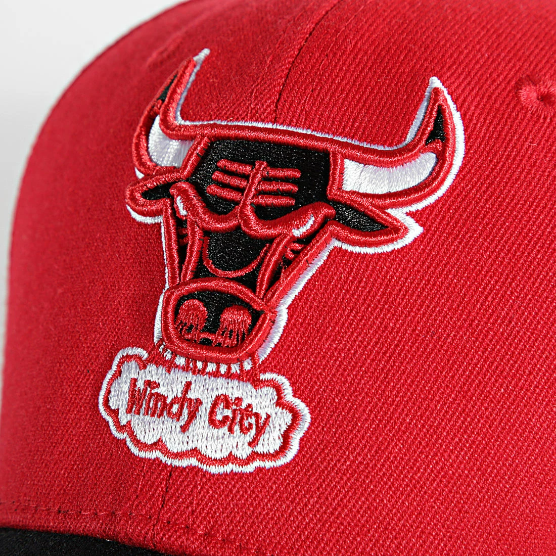 Vente flash ✔️ Casquette Team 2 Tone 2 Stretch Chicago Bulls Rouge de Mitchell and Ness 🧨 4 Vente flash ✔️ Casquette Team 2 Tone 2 Stretch Chicago Bulls Rouge de Mitchell and Ness 🧨 – Image 2