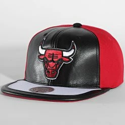 Sortie ✔️ Casquette Snapback Day One Chicago Bulls Noir Rouge de Mitchell and Ness 🤩