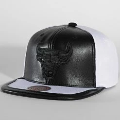 Coupon 🔔 Casquette Snapback Day One Chicago Bulls Noir Blanc de Mitchell and Ness 🧨