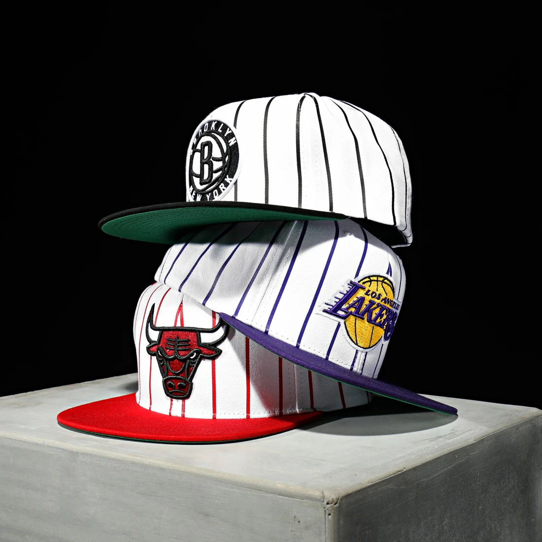 Acheter 😀 Casquette Snapback Retro Pinstripe Chicago Bulls Blanc de Mitchell and Ness ⭐ 7 Acheter 😀 Casquette Snapback Retro Pinstripe Chicago Bulls Blanc de Mitchell and Ness ⭐ – Image 5