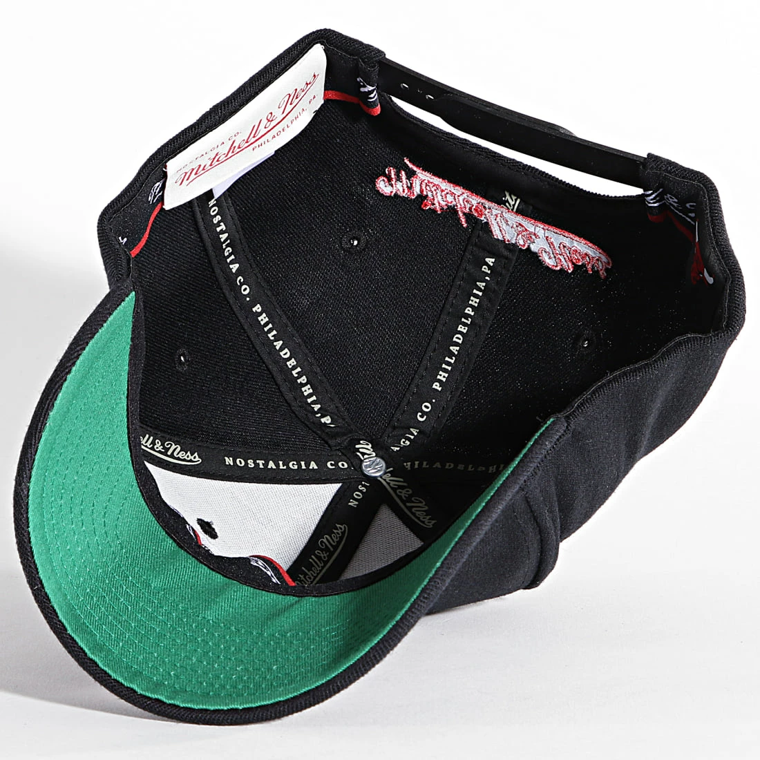 Top 10 💯 Casquette International Chicago Bulls Noir de Mitchell and Ness ❤️ 6 Top 10 💯 Casquette International Chicago Bulls Noir de Mitchell and Ness ❤️ – Image 4