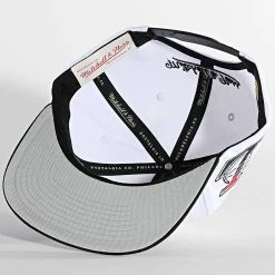 Sortie 🧨 Casquette Snapback Playoffs Los Angeles Lakers Blanc Noir de Mitchell and Ness 😍 -Schott NYC Soldes mitchell and ness 337240 6HSSMM21081 LAL WHBK 20220919T150252 03