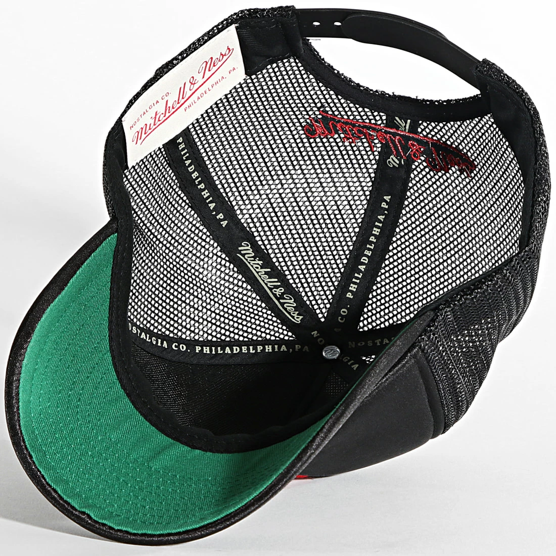 Tout neuf 🧨 Casquette Trucker NBA Basic Chicago Bulls Noir de Mitchell and Ness 💯 6 Tout neuf 🧨 Casquette Trucker NBA Basic Chicago Bulls Noir de Mitchell and Ness 💯 – Image 4