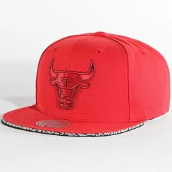 Promo 🥰 Casquette Snapback Three Collection Chicago Bulls Rouge de Mitchell and Ness ✔️