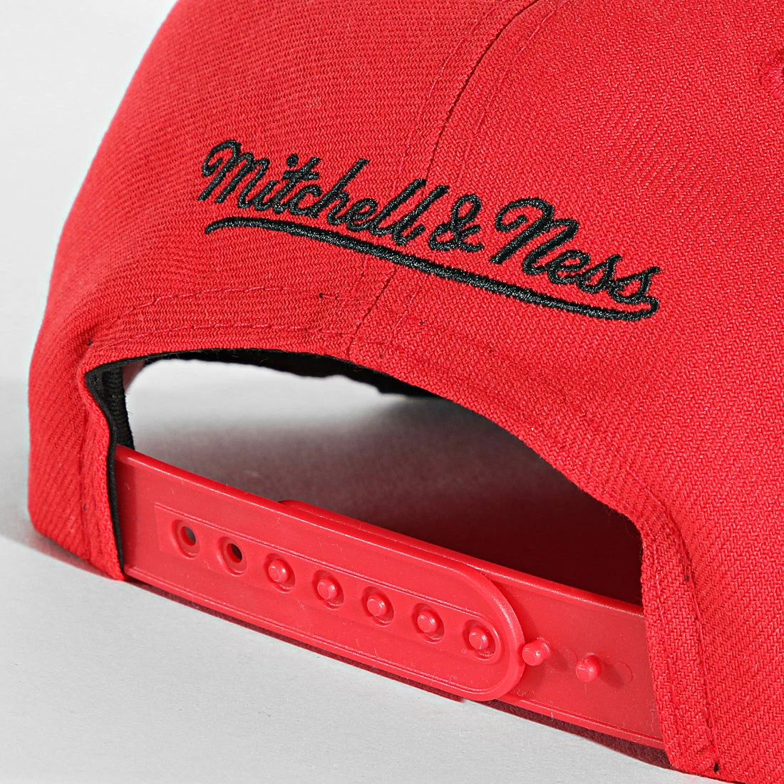 Promo 🥰 Casquette Snapback Three Collection Chicago Bulls Rouge de Mitchell and Ness ✔️ 5 Promo 🥰 Casquette Snapback Three Collection Chicago Bulls Rouge de Mitchell and Ness ✔️ – Image 3