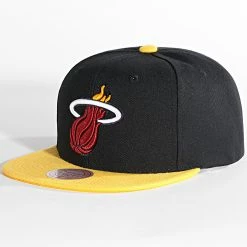 Bon marché 🌟 Casquette Snapback Core Basic Miami Heat Noir Jaune de Mitchell and Ness ⌛