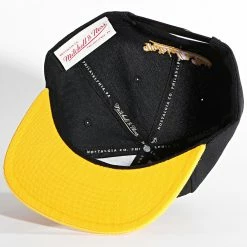 Bon marché 🌟 Casquette Snapback Core Basic Miami Heat Noir Jaune de Mitchell and Ness ⌛ -Schott NYC Soldes mitchell and ness 346592 6HSSJS19078 MHE BKYW 20221116T112411 04