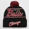 Sortie 👍 Bonnet Script Pom Chicago Bulls Noir de Mitchell and Ness ❤️ -Schott NYC Soldes mitchell and ness 346599 KTPCMM21008 CBU BLCK 20221115T150405 01