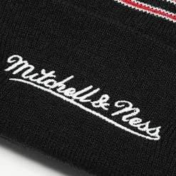 Sortie 👍 Bonnet Script Pom Chicago Bulls Noir de Mitchell and Ness ❤️ -Schott NYC Soldes mitchell and ness 346599 KTPCMM21008 CBU BLCK 20221115T150407 03