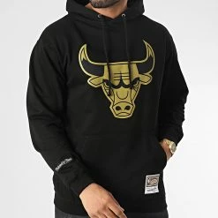 De gros 👏 Sweat Capuche Chicago Bulls Noir de Mitchell and Ness 🎉 -Schott NYC Soldes mitchell and ness 348470 HDSSINTL1054 CBU BLCK 20221122T155353 03